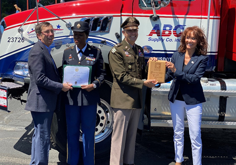 Pictured from L-R: CEO Keith Rozolis, ABC Supply, CSM Shateria Rahming, Milwaukee Battalion, BN CDR LTC Colin Keenan, Milwaukee Battalion, and Chairman and Owner, Diane Hendricks pose with the PaYS Certificate of Participation and the PaYS Plaque