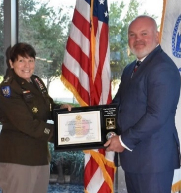 Mr. Jeremy Thigpin, Transocean CEO is presented the PaYS Certificate of Participation Plaque by LTG Gervais, DCG, TRADOC. Mr. Jeremy Thigpin, Transocean CEO is presented the PaYS Certificate of Participation Plaque by LTG Gervais, DCG, TRADOC.