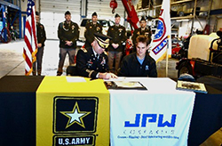 (l-r) LTC Dickens and Mr. Wozniczka signing the memorandum 