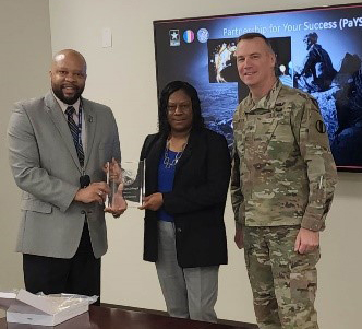 (l-r) Antonio Johnson, Cheri McCullough, BG Laurence Linton (l-r) Antonio Johnson, Cheri McCullough, General Laurence Linton