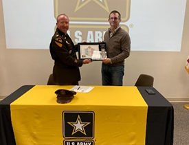 (l-r): CPT Derek Bisson, Commander, New Hampshire Recruiting Company and Mr. Barry Duffy, President, Pike Industries (l-r): CPT Derek Bisson, Commander, New Hampshire Recruiting Company and Mr. Barry Duffy, President, Pike Industries