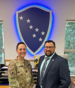 (l-r) SFC Kimberly Houser, Anchorage Army National Guard Career Counselor and Army PaYS Marketer Travis Carter.