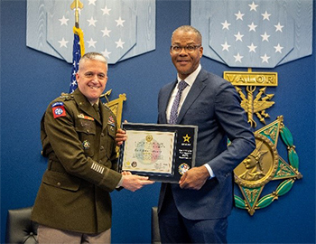 (l-r) LTG Stitt and Mr. Smith pose with the ceremonial plaque of participation agreement. (l-r) LTG Stitt and Mr. Smith pose with the ceremonial plaque of participation agreement.