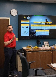 Roy Kidwell delivers a briefing Roy Kidwell delivers a briefing